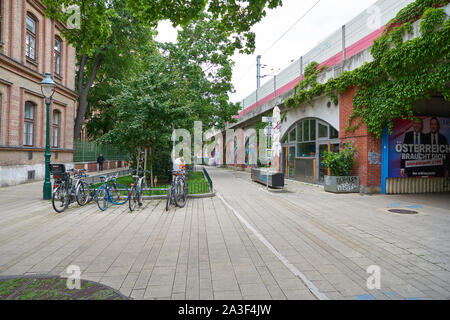 Wien, ÖSTERREICH - ca. Mai 2019: Wiener Städtische Landschaft Tagsüber. Stockfoto