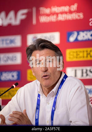 Doha, Katar. 06 Okt, 2019. Sebastian Coe (IAAF Präsident) eine Graduierung PK, Pressekonferenz, 06.10.2019 Leichtathletik WM 2019 in Doha/Katar, vom 27.09. - 10.10.2019. | Verwendung der weltweiten Kredit: dpa/Alamy leben Nachrichten Stockfoto