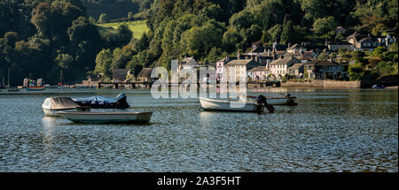 Boote auf dem Fluss Dart in Dittisham, Devon, Vereinigtes Königreich Stockfoto