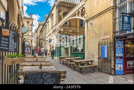 St. Nikolaus Markt ist ein dynamischer Markt in einem Georgianischen arcade bietet eine Mischung aus unabhängigen Stände, kleinen Läden und Essen. Bristol. England. UK. Stockfoto