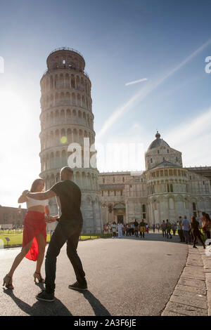 Pisa, Pisa Provinz, Toskana, Italien. Campo dei Miracoli, oder Feld der Wunder. Auch bekannt als Piazza del Duomo. Die Kathedrale, oder Dom, und sein werden. Stockfoto