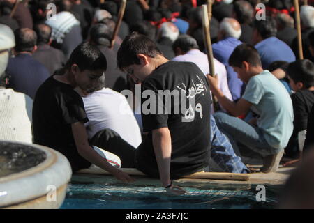 "Ghali Shoyan Teppich waschen Zeremonie im Iran Stockfoto