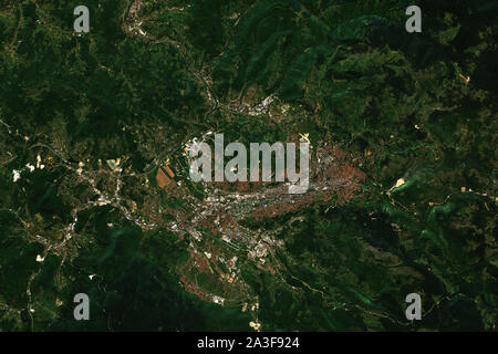 Sarajevo, Hauptstadt ofBosnia und Herzegowina, vom Weltraum aus gesehen - enthält geänderte Copernicus Sentinel Data (2019) Stockfoto