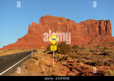 Vieh Schild auf U.S. Route 163 im Monument Valley. Stockfoto