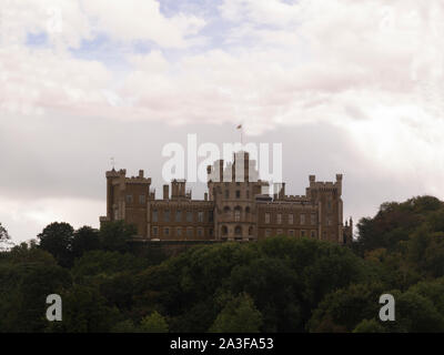 Beeindruckende Belvoir Castle private Herrenhaus mit Blick auf das Tal von Belvoir Leicestershire England East Midlands Großbritannien Sitz der Herzöge von Rutland Stockfoto