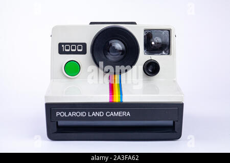 Ein vintage Polaroid 1000 Instant Kamera. Vorderansicht Stockfoto