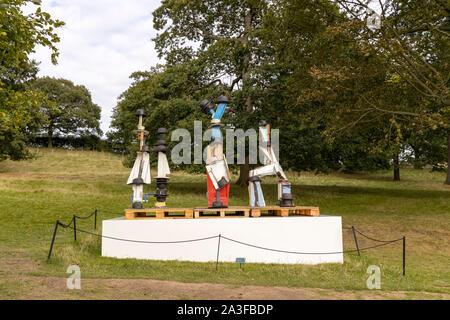 Damien Hirst skulpturale Collage Die hat der Mann in der malerischen Umgebung von YSP, England macht. Stockfoto