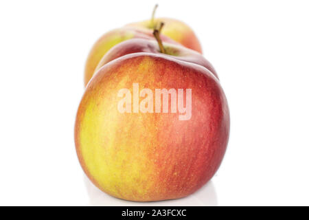Gruppe von vier roten Apfel jonagold auf weißem Hintergrund Stockfoto