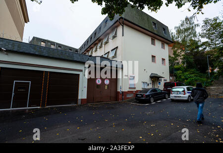 Teplice, Tschechische Republik. 08 Okt, 2019. David Rath, ehemaligen Mittelböhmen Region Gouverneur für die Sozialdemokraten (CSSD) schuldig für Korruption, begann seine sieben, Jahre Haft in Teplice, Nordböhmen, Tschechische Republik, am Montag, 7. Oktober 2019. Der Hof stellte Rath schuldig von der Korruption innerhalb der öffentlichen Beschaffung für den Wiederaufbau der Bustehrad chateau verbunden. Auf dem Foto von Oktober 8, 2019, gibt es die Teplice Untersuchungshaftanstalt. Credit: Ondrej Hajek/CTK Photo/Alamy leben Nachrichten Stockfoto