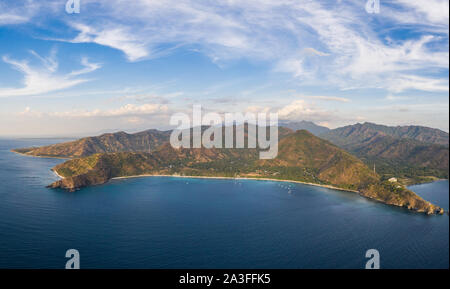 Einen atemberaubenden Blick auf die Küste und die Strände in der Nähe von Senggigi Lombok in Indonesien Stockfoto