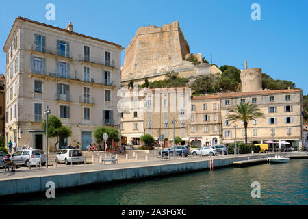 Die Zitadelle von Bonifacio Hafen und Stadt an der südlichen Spitze der französischen Insel Korsika - Corse du Sud Frankreich. Stockfoto