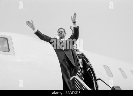 König Michael I. von Rumänien, mit Queen Anne, und seine Familie, kommt zurück in Rumänien aus dem Exil, in Bukarest, Rumänien, im Jahr 1992. Stockfoto