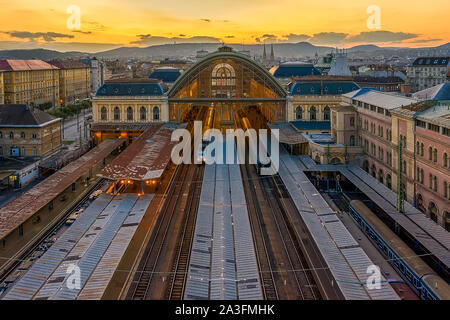 Eastern Railway Station in Budapest. Einer der großen Kreuzungen von Budapest. Internationale und nationale Züge nicht An- und Abreise von hier. Stockfoto