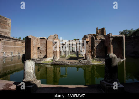 Blick auf das maritime Theater (Theater Maritime) in der Hadriansvilla (Villa Adriana). Es wird angenommen, dass es sich um einen privaten Rückzug für den Kaiser handelte. Stockfoto