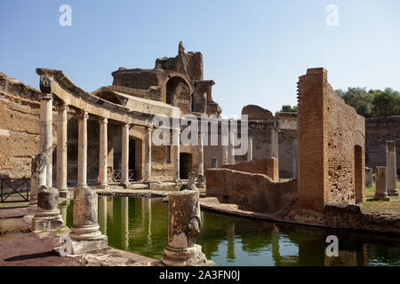 Blick auf das maritime Theater (Theater Maritime) in der Hadriansvilla (Villa Adriana). Es wird angenommen, dass es sich um einen privaten Rückzug für den Kaiser handelte. Stockfoto