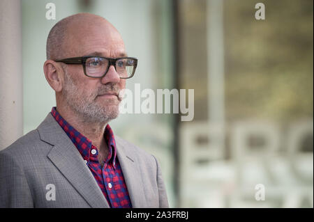 Rom, Italien. 8. Okt 2019. Michael Stipe besucht das Fotoshooting für die Präsentation seines zweiten Buches "Unsere Einmischung Zeiten: Eine visuelle Aufzeichnung' an MAXXI Museum in Rom am Oktober 08, 2019, in Rom Italien Credit: Giuseppe Maffia/Alamy leben Nachrichten Stockfoto