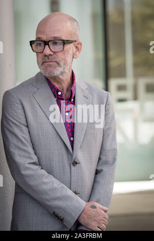 Rom, Italien. 8. Okt 2019. Michael Stipe besucht das Fotoshooting für die Präsentation seines zweiten Buches "Unsere Einmischung Zeiten: Eine visuelle Aufzeichnung' an MAXXI Museum in Rom am Oktober 08, 2019, in Rom Italien Credit: Giuseppe Maffia/Alamy leben Nachrichten Stockfoto