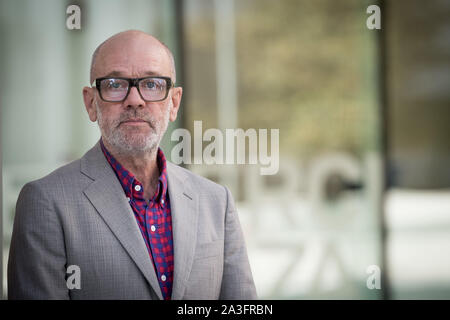 Rom, Italien. 8. Okt 2019. Michael Stipe besucht das Fotoshooting für die Präsentation seines zweiten Buches "Unsere Einmischung Zeiten: Eine visuelle Aufzeichnung' an MAXXI Museum in Rom am Oktober 08, 2019, in Rom Italien Credit: Giuseppe Maffia/Alamy leben Nachrichten Stockfoto