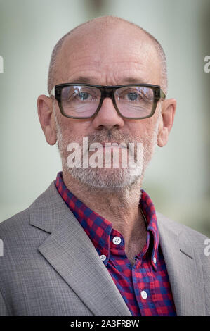Rom, Italien. 8. Okt 2019. Michael Stipe besucht das Fotoshooting für die Präsentation seines zweiten Buches "Unsere Einmischung Zeiten: Eine visuelle Aufzeichnung' an MAXXI Museum in Rom am Oktober 08, 2019, in Rom Italien Credit: Giuseppe Maffia/Alamy leben Nachrichten Stockfoto