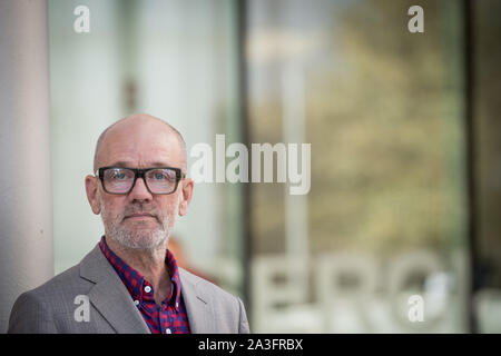 Rom, Italien. 8. Okt 2019. Michael Stipe besucht das Fotoshooting für die Präsentation seines zweiten Buches "Unsere Einmischung Zeiten: Eine visuelle Aufzeichnung' an MAXXI Museum in Rom am Oktober 08, 2019, in Rom Italien Credit: Giuseppe Maffia/Alamy leben Nachrichten Stockfoto