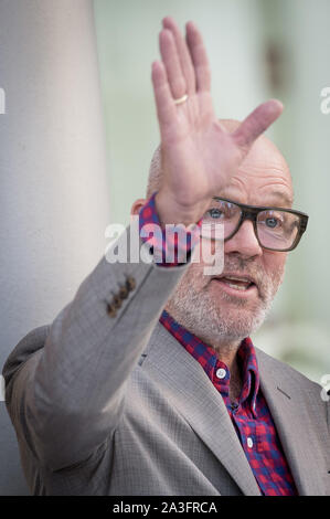 Rom, Italien. 8. Okt 2019. Michael Stipe besucht das Fotoshooting für die Präsentation seines zweiten Buches "Unsere Einmischung Zeiten: Eine visuelle Aufzeichnung' an MAXXI Museum in Rom am Oktober 08, 2019, in Rom Italien Credit: Giuseppe Maffia/Alamy leben Nachrichten Stockfoto