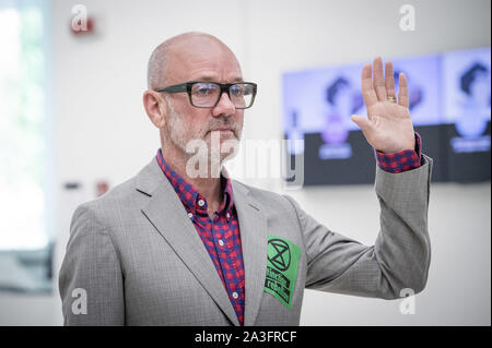 Rom, Italien. 8. Okt 2019. Michael Stipe besucht das Fotoshooting für die Präsentation seines zweiten Buches "Unsere Einmischung Zeiten: Eine visuelle Aufzeichnung' an MAXXI Museum in Rom am Oktober 08, 2019, in Rom Italien Credit: Giuseppe Maffia/Alamy leben Nachrichten Stockfoto