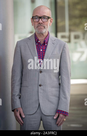 Rom, Italien. 8. Okt 2019. Michael Stipe besucht das Fotoshooting für die Präsentation seines zweiten Buches "Unsere Einmischung Zeiten: Eine visuelle Aufzeichnung' an MAXXI Museum in Rom am Oktober 08, 2019, in Rom Italien Credit: Giuseppe Maffia/Alamy leben Nachrichten Stockfoto