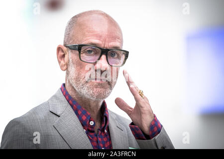 Rom, Italien. 8. Okt 2019. Michael Stipe besucht das Fotoshooting für die Präsentation seines zweiten Buches "Unsere Einmischung Zeiten: Eine visuelle Aufzeichnung' an MAXXI Museum in Rom am Oktober 08, 2019, in Rom Italien Credit: Giuseppe Maffia/Alamy leben Nachrichten Stockfoto