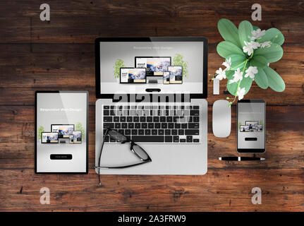 Responsive Design Website auf Geräte Draufsicht Holz- Desktop 3D-Rendering Stockfoto