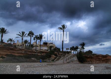 Sonnenuntergang am Strand von Isla Plana, Cartagena, Murcia, Spanien. Stockfoto