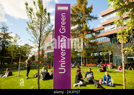 Studenten der Universität Manchester, Whitworth Hall, Oxford Road Campus Stockfoto