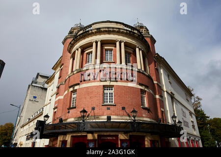 Cardiff Wales, Ziegel und Stein neue Theater ein Wahrzeichen in der Stadt Stockfoto