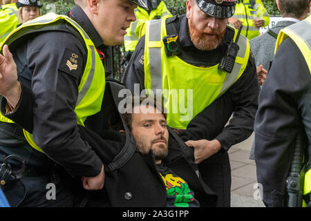 London, Großbritannien 8. Okt.2019 Aussterben Rebellion Protest vor dem Palast von Westminster Credit Ian DavidsonAlamy leben Nachrichten Stockfoto