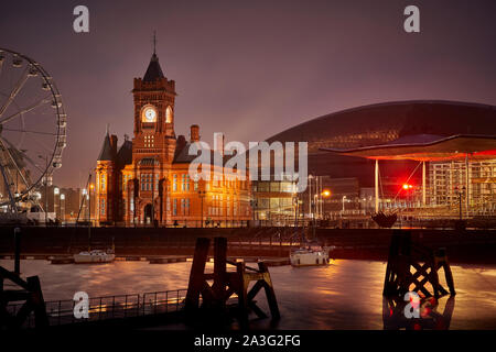 Wahrzeichen Pierhead Gebäude, denkmalgeschützte Gebäude der Nationalversammlung von Wales in Cardiff Bay, Wales. vom Architekten William Rahmen konzipiert Stockfoto