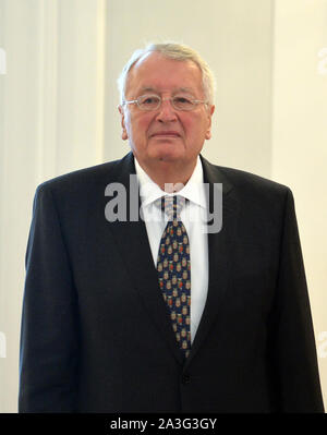 Berlin, Deutschland. 02 Okt, 2019. Ulrich Schwarz (Berlin), ehren und Verleihung des Verdienstordens der Bundesrepublik Deutschland an die Bürger und Bürgerinnen und Bürger durch den Bundespräsidenten im Schloss Bellevue zum Thema "Mut für die Zukunft: Grenzen überwinden", Berlin, Deutschland am 02.10.2019. | Verwendung der weltweiten Kredit: dpa/Alamy leben Nachrichten Stockfoto