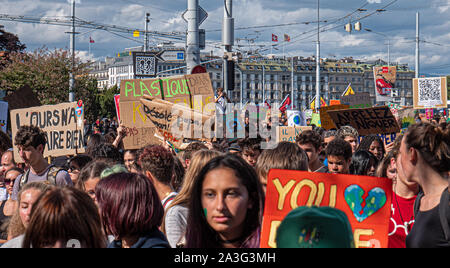 Protest Demonstranten nehmen an den Weltweiten Marsch für Klimawandel Umweltbewusstsein zu erhöhen Stockfoto