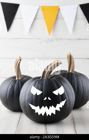 Halloween Schwarze Kürbisse mit unheimlichen Gesichter Stockfoto