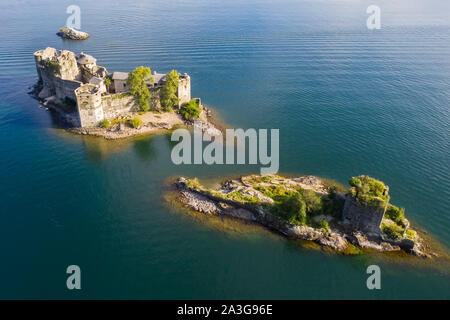 Luftaufnahme des medievals Castelli di Cannero Riviera, Lago Maggiore. Cannobio, Piemont, Italien. Stockfoto