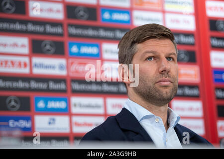 Stuttgart, Deutschland. 08 Okt, 2019. Thomas Hitzlsperger, der neue CEO von VfB Stuttgart, besucht eine Pressekonferenz. Credit: Sebastian Gollnow/dpa/Alamy leben Nachrichten Stockfoto