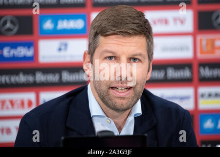 Stuttgart, Deutschland. 08 Okt, 2019. Thomas Hitzlsperger, neuer CEO des VfB Stuttgart, spricht bei einer Pressekonferenz. Credit: Sebastian Gollnow/dpa/Alamy leben Nachrichten Stockfoto