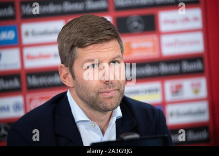 Stuttgart, Deutschland. 08 Okt, 2019. Thomas Hitzlsperger, der neue CEO von VfB Stuttgart, besucht eine Pressekonferenz. Credit: Sebastian Gollnow/dpa/Alamy leben Nachrichten Stockfoto