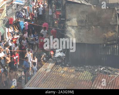 Manila, Philippinen. 08 Okt, 2019. Ein Feuer, das Alert Level erreicht 2 Hits shanty Häuser in Brgy. 779 Zone 85 in Manila. (Foto von Joseph Dacalanio/Pacific Press) Quelle: Pacific Press Agency/Alamy leben Nachrichten Stockfoto