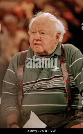 Mickey Rooney, Holywood Schauspieler, der in über 300 Filmen erschienen, hält eine schottische Actors Studio Workshop über drei Tage, auf Ein Sommernachtstraum, in Glasgow, Schottland, im Februar 1996. Stockfoto