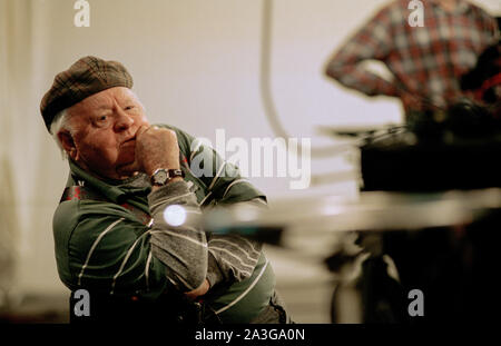 Mickey Rooney, Holywood Schauspieler, der in über 300 Filmen erschienen, hält eine schottische Actors Studio Workshop über drei Tage, auf Ein Sommernachtstraum, in Glasgow, Schottland, im Februar 1996. Stockfoto