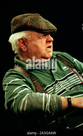 Mickey Rooney, Holywood Schauspieler, der in über 300 Filmen erschienen, hält eine schottische Actors Studio Workshop über drei Tage, auf Ein Sommernachtstraum, in Glasgow, Schottland, im Februar 1996. Stockfoto