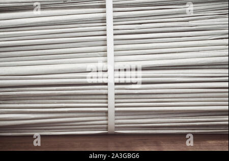 Bündel von Zeitungen gebunden Stockfoto