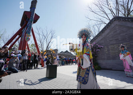 Peking, China. Mai, 2019. Künstler während der Veranstaltung die "Peking Tag' der Peking Internationale Gartenbauausstellung in Peking, der Hauptstadt von China, 1. Mai 2019. Credit: Ju Huanzong/Xinhua/Alamy leben Nachrichten Stockfoto