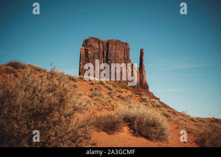 Sandsteinfelsen im Monument Valley, Arizona, USA. Das Land wird von der Navajo Nation verwaltet. Stockfoto