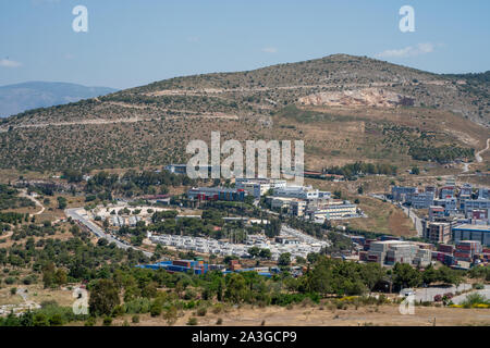 Ein Blick auf Lager Sxistou aus den Bergen von Athen. Im Jahr 2018 gab es fast 66,969 Offizielle Asylanträge nach den statistischen Daten der Asyl Service veröffentlicht. Das UNHCR cites 15,670 wie die Zahl der Flüchtlinge, die in 2019 angekommen sind. Stockfoto