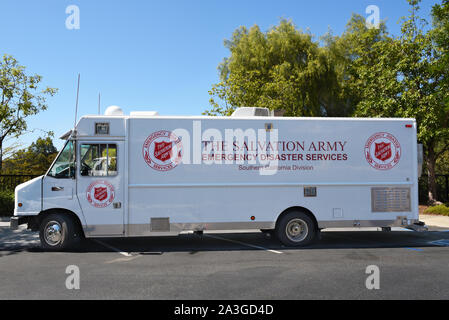 TUSTIN, Kalifornien - 5. OKTOBER 2019: Die Heilsarmee Emergency Disaster Dienstleistungen Fahrzeug. Stockfoto